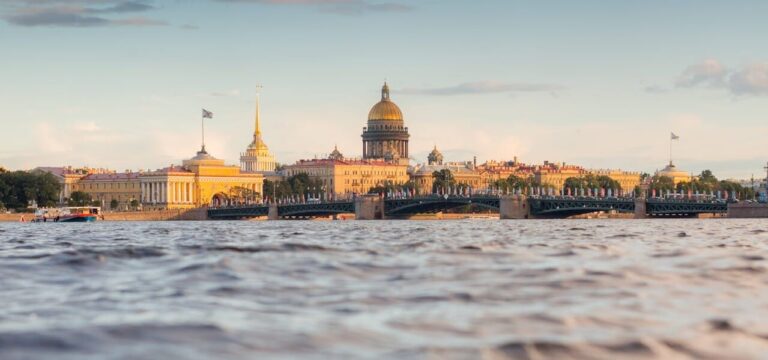 Sankt Petersburg Devlet Üniversitesi binası