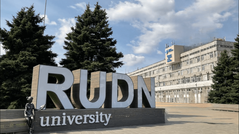 Rusya'da üniversite okumak için RUDN Üniversitesi (Rusya Halkların Dostluğu Üniversitesi)'ne başvuru yapan öğrenci